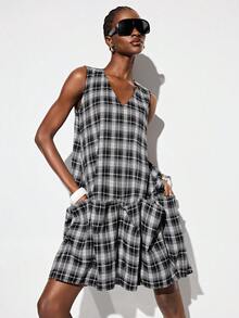 Aveloria GENKIRA Black And White Checkered,Summer,Casual,Vacation Women's Plaid Deconstruction Sleeveless V-Neck Loose Straight Dress,Pleated Hem,College Style - Black and White - View 1