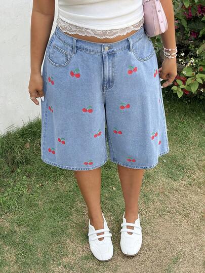 GalTyme 大码樱桃刺绣牛仔短裤 夏季嘉年华服装 通勤 度假 毕业典礼 时尚 Y2K 可爱 街头风 俏皮 派对 婚礼 优雅 商务休闲 女性 商务 海滩 毕业典礼 复活节 大码女士休闲牛仔百慕大短裤，通体樱桃刺绣，口袋设计，中腰 A 字版型 时尚大码女士刺绣樱桃图案牛仔短裤 夏季休闲中腰牛仔百慕大短裤