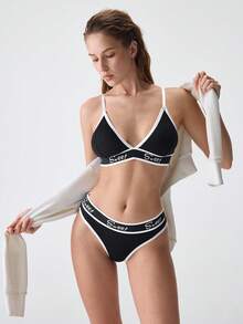 Loungeista Conjunto de lencería deportiva de soutien y panty con cinta contrastante y diseño de letras para yoga - Blanco y Negro - Ver 1