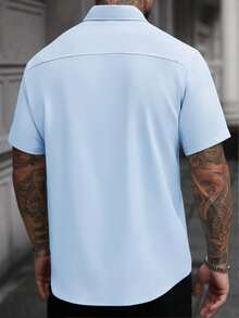Manfinity Homme Áo sơ mi nam tay ngắn màu trắng, kiểu dáng thường ngày, thích hợp cho công sở. - Màu xanh nhạt - Xem 2