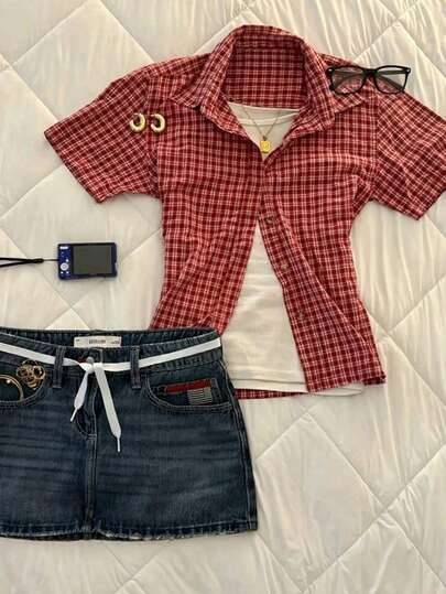 Glimmora Camisa de manga corta con estampado de patrones, estilo universitario, para uso casual, de viaje y de oficina para mujeres