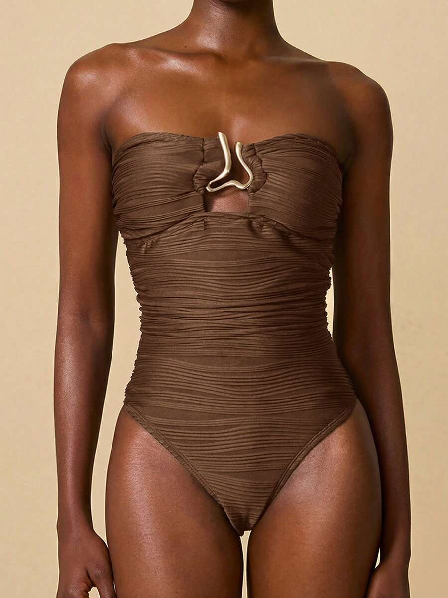 SHEIN Swim Chicsea 女士特殊面料纹理面料度假精致优雅不对称金属配饰波浪条纹连体衣