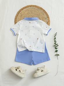 SHEIN 这款幼儿男童夏季休闲两件套，包含一件棕榈树和小船印花翻领Polo衫和一条松紧腰短裤，时尚舒适，适合6个月至3岁的男童，是日常穿着、户外活动和返校的理想之选。 - 淺藍色 - 查看 2