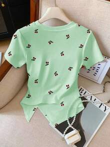 Everyssa Áo thun nữ cổ tròn in hình quả anh đào, vạt áo bất đối xứng, tay ngắn, kiểu dáng thường ngày, đa năng, thích hợp mặc hàng ngày, phong cách công sở, áo sơ mi nữ dễ thương, áo kiểu mới nhất cho nữ, áo thun ngắn cho nữ. - Nhiều màu - Xem 2