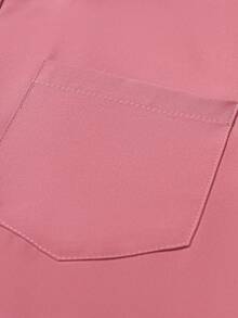 Manfinity Homme 男士素色正肩休閒前開扣日常夏季短袖襯衫（隨機印花），正式款 - 玫紅色 - 查看 6