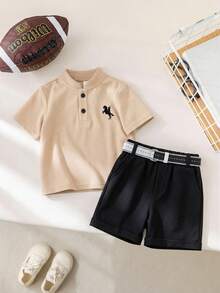 SHEIN 2件套男婴舒适休闲时尚藏蓝色珠地布POLO衫（立领短袖）和白色短裤（带腰带），适合室内、室外、日常、运动、玩耍、派对、拍照、度假、节日、幼儿园等场合。 - 卡其色 - 查看 4