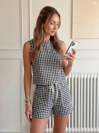 Easowa Women's Plaid Round Neck Sleeveless Top And Shorts Casual 2 Pieces Set