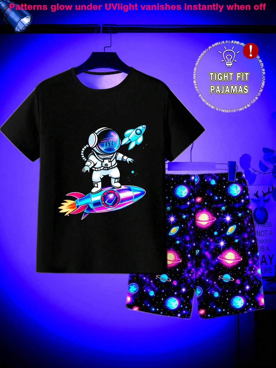 Set de 4 piezas de pijamas ajustados de punto con estampado de astronauta y cohete que brillan en la oscuridad para niños pequeños, incluye top de cuello redondo y pantalones cortos con estampado total, adecuado para ropa de noche y de dormir, incluye luz UV para efecto de brillo, gran regalo para niños - azul real - Ver 1