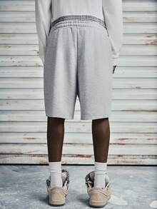 Modcrash 男士街头风休闲抽绳腰带运动短裤，不对称图案设计，适合街头服饰、日常休闲、度假穿着，可作为送给男友/丈夫的礼物，也适合Emo、2000年代风格、复古美式、男女皆宜的宽松夏季服装——适合日常穿着和夏季度假穿着。 - 淺灰色 - 查看 2