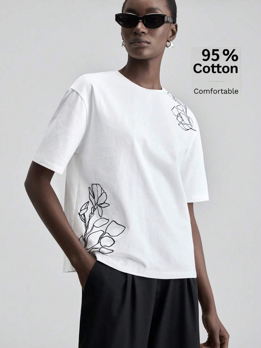 Ontre 女士舒适亲肤面料修身圆领短袖上衣，饰有黑色玫瑰贴花，尽显时尚休闲度假风，高端邮轮服饰，简约奢华感，商务、通勤、机场等场合皆宜。 - 白色 - 查看 1