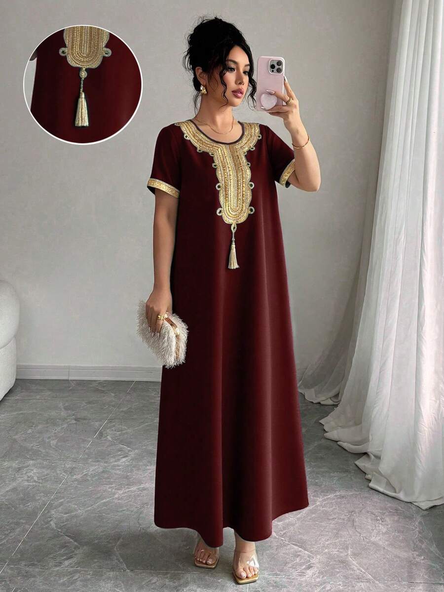 SHEIN PETITE 女士长款纯色连衣裙，圆领短袖，蕾丝边饰和流苏吊坠点缀，适合日常通勤 - 棕色 - 查看 1