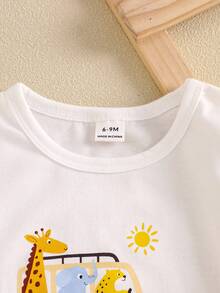 SHEIN Playful Pals Bộ đồ cho bé trai gồm áo tay ngắn và quần short in hình động vật và ô tô hoạt hình dễ thương, thích hợp cho các chuyến đi chơi mùa xuân/hè và mặc hàng ngày. - Nhiều màu - Xem 4