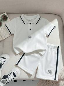 SHEIN 男嬰 2件組休閒可愛熊刺繡徽章不對稱條紋短袖 Polo 衫與短褲套裝，適合夏季 - 白色 - 查看 1