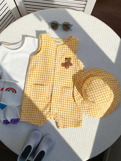 SHEIN 2pcs Newborn Baby Unisex Casual Blue & White Plaid Cartoon Bear Print Romper & Hat Set, Suitable For Summer & Spring Outings And Vacations Unisex Baby Clothes Baby Boy Clothes Baby Romper Baby Outfit Baby Summer Clothes