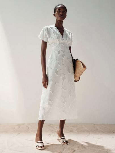 Aveloria Modichic Elegant White Jacquard Fringe Fabric Dress With Dropped Shoulders, Pleated Sleeves And Waist Design, Suitable For Work, Casual, Vacation, Fashion Versatile Long Dress