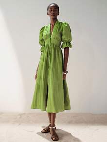 Aveloria Modichic 青柠绿和薄荷绿纹理竖条纹V领纽扣泡泡袖连衣裙，收腰喇叭裙摆，优雅百搭的假日装扮 - 綠色 - 查看 4
