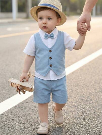 Souflis Souflis 宝宝第一个母亲节三件套：浅蓝色无袖背心、领结和配套浅蓝色短裤。适合男宝宝出席小型婚礼、男宝宝音乐会等场合。