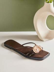SHUZIA Sandal đế bằng nữ tối giản, thoải mái, trang trí kim loại. - Màu nâu Sô-cô-la - Xem 6