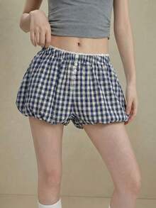 SHEIN Unity Quần short mùa hè mới, họa tiết kẻ caro xanh trắng, viền ren ở eo, lưng thun điều chỉnh được, có nút cài trang trí, gấu quần xếp ly dễ thương, phong cách retro sinh viên đa năng, phù hợp cho công sở, thường ngày, dự tiệc, đám cưới và mặc hàng ngày. - Đen và trắng - Xem 7