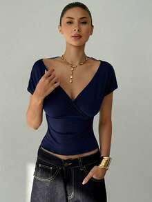 Aloruh 女士纯色交叉裹身短袖修身夏季T恤，性感蕾丝透视后背设计 - 藏蓝色 - 查看 7