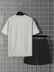 Manfinity Homme Bộ đồ nam trơn màu gồm áo thun cổ tròn tay ngắn và quần short cạp chun, kiểu dáng thường ngày. - Nhiều màu - Xem 2