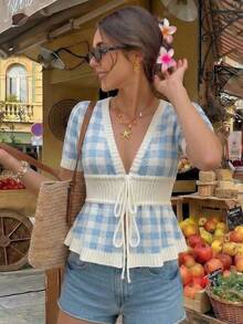 Elyressa Áo khoác cardigan cổ chữ V tay ngắn kẻ caro thắt nơ phía trước, viền bèo nhún - Xanh và trắng - Xem 4