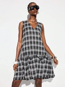 Aveloria GENKIRA Black And White Checkered,Summer,Casual,Vacation Women's Plaid Deconstruction Sleeveless V-Neck Loose Straight Dress,Pleated Hem,College Style - Black and White - View 6