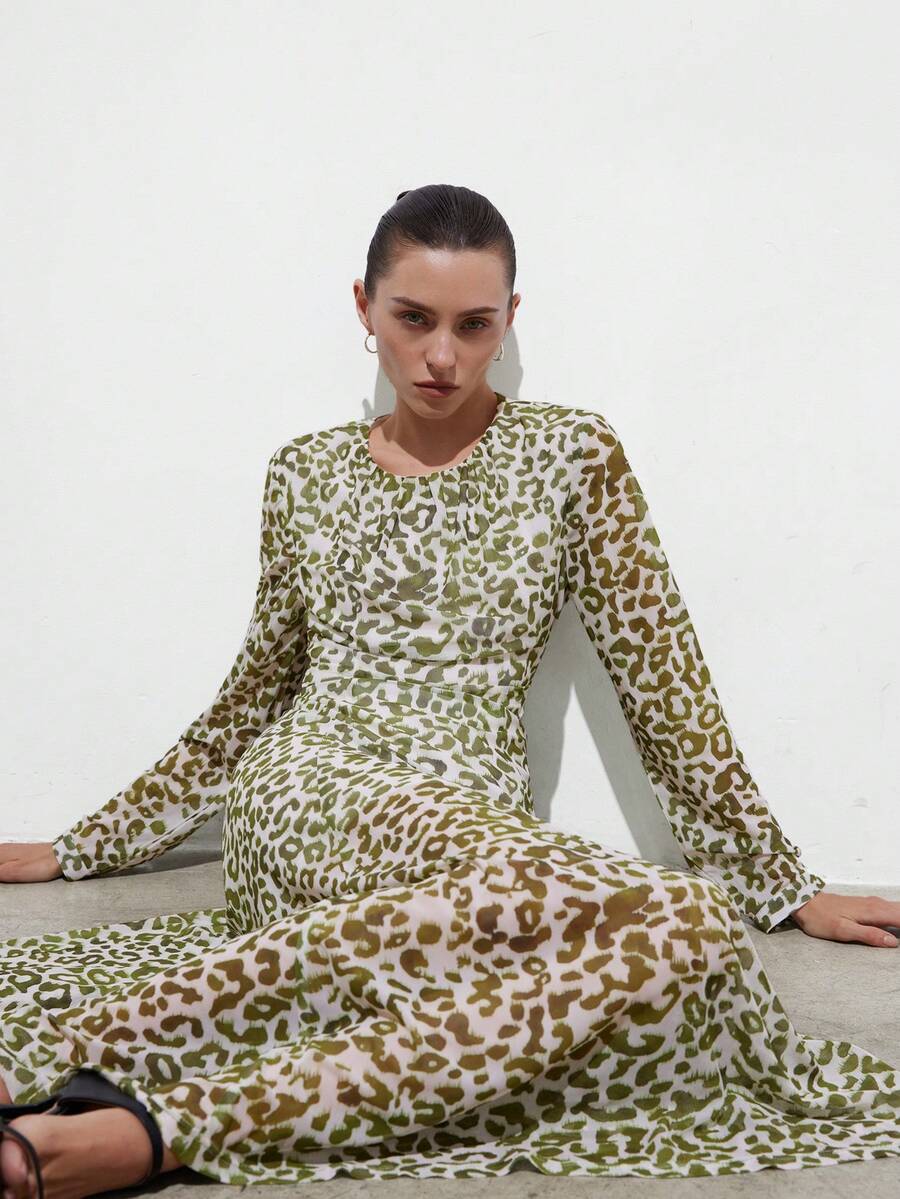 Aveloria Modichic 女士豹纹圆领长袖连衣裙 - 綠色 - 查看 1