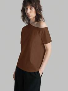 Ontre Camiseta de manga corta con hombro asimétrico para mujer, Primavera/Verano 2026, unicolor minimalista y elegante, Uso casual de oficina, Adecuado para maestros, invitados de boda, vacaciones, casual de negocios, versátil - Marrón - Ver 3