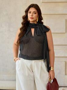 Roveilla Blusa feminina plus size de chiffon com estampa de bolinhas, decote em V, amarração frontal, sem mangas, estilo casual, solta e elegante. Ideal para o dia a dia e para férias. Blusas sofisticadas para mulheres plus size. Últimas em blusas plus size. Novidades em blusas plus size. Looks casuais para mulheres plus size. Looks de verão plus size. - Preto - Ver 3