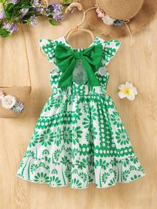SHEIN Elladie kids 女童春夏新款休闲时尚连衣裙，绿色花卉数码印花图案，圆领无袖荷叶袖，露背镂空设计，绿色3D蝴蝶结装饰，腰部褶皱荷叶边下摆，适合可爱、舒适、优雅的小女孩日常穿着，也适合上学、外出、度假、派对等场合。绿色花卉女童连衣裙，女童复活节连衣裙，女童绿色套装，女童蝴蝶结连衣裙，女童绿色蝴蝶结，女童度假套装，女童夏季连衣裙，优雅派对连衣裙，夏季套装。 - 綠色 - 查看 9