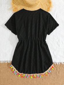 SHEIN 少女罩衫，可爱黑色钩编面料，粉色钩编中幅，抽绳下摆，彩色流苏，V领短袖连体罩衫，时尚休闲优雅，适合游泳、夏季度假、海滩、泳池、假日派对。黑色沙滩罩衫，黑色沙滩裙，女士沙滩裙，夏季休闲连衣裙。 - 黑色 - 查看 2