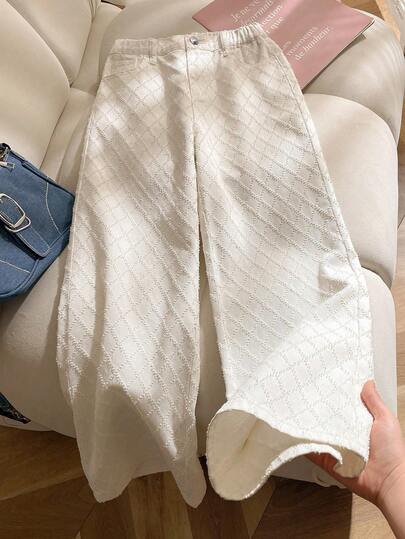 Pantaloni in jeans lavati a vita alta stile coreano Ins per ragazze, vestibilità morbida, design jacquard strutturato, tasche posteriori, effetto aderente, bianco