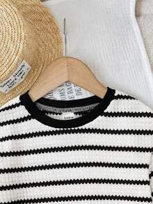 SHEIN LMoss Kids 2件套女婴针织条纹圆领T恤和短裤套装 - 黑色 - 查看 5