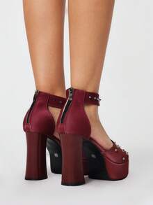 ROMWE Grunge Punk Sandálias de Salto Alto Femininas com Tema de Rebites e Fivela, Sapatos de Festa Góticos Punk Rock Y2K de Verão com Bico Aberto - Vinho - Visão 5