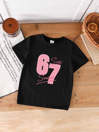 女童67号图案圆领短袖T恤，黑色，休闲简约街头风，适合户外运动和日常穿着，春夏秋季，适合4-7岁女童