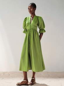 Aveloria Modichic 青柠绿和薄荷绿纹理竖条纹V领纽扣泡泡袖连衣裙，收腰喇叭裙摆，优雅百搭的假日装扮 - 綠色 - 查看 5