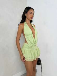 SHEIN Glamour 两件套绿色露背吊带性感V领露背无袖不对称迷你裙套装，秋冬服装，节日派对嘉年华套装，街头服饰，女士夜店套装，约会套装，女士生日套装，优雅高贵，派对必备，万圣节套装，圣诞节套装，复古风，都市舒适，街头时尚，缎面毕业礼服，复古时尚，露背上衣套装 - 綠色 - 查看 5