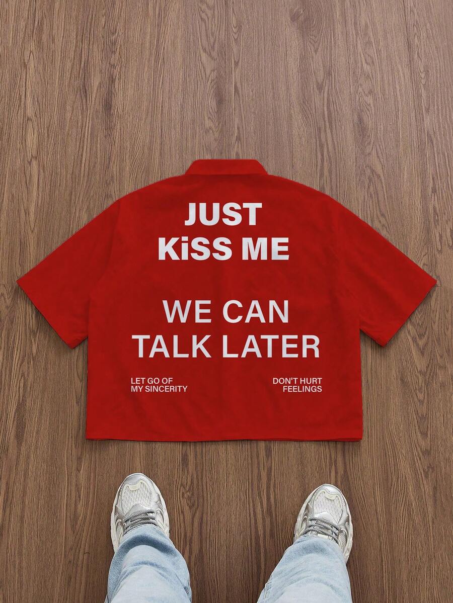 Manfinity Roghcode Camisa corta de manga corta con estampado de eslogan y corte entallado para hombres - Rojo - Ver 1