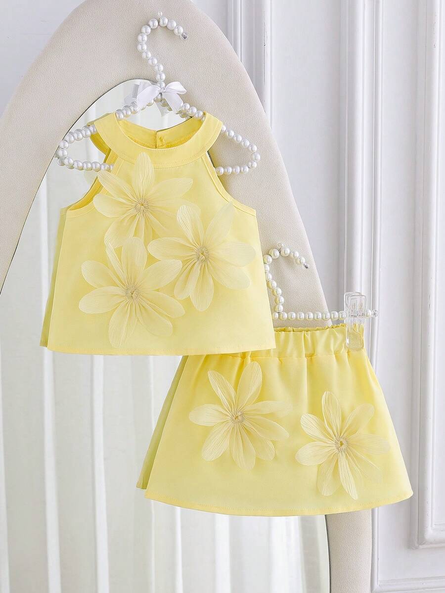 SHEIN Souflis 2件組幼兒女寶寶可愛夏季淡黃色3D花朵貼花背心上衣與喇叭裙生日套裝 - 黃色 - 查看 1