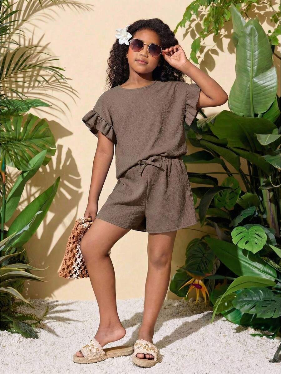 Bộ đồ thời trang cho bé gái tuổi teen mùa xuân/hè mới, kiểu dáng thường ngày, mềm mại, thoải mái, màu nâu cà phê, cổ tròn, tay phồng, có họa tiết nhún bèo, kết hợp với quần short viền bèo nhún, thích hợp cho kỳ nghỉ và đi biển. - Cà phê nâu - Xem 1