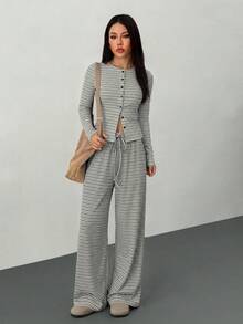 SHEIN PETITE Bộ đồ nữ 2 món gồm áo tay dài cài cúc phía trước kẻ sọc và quần ống rộng, thích hợp cho mùa xuân và hè. - Nhiều màu - Xem 4