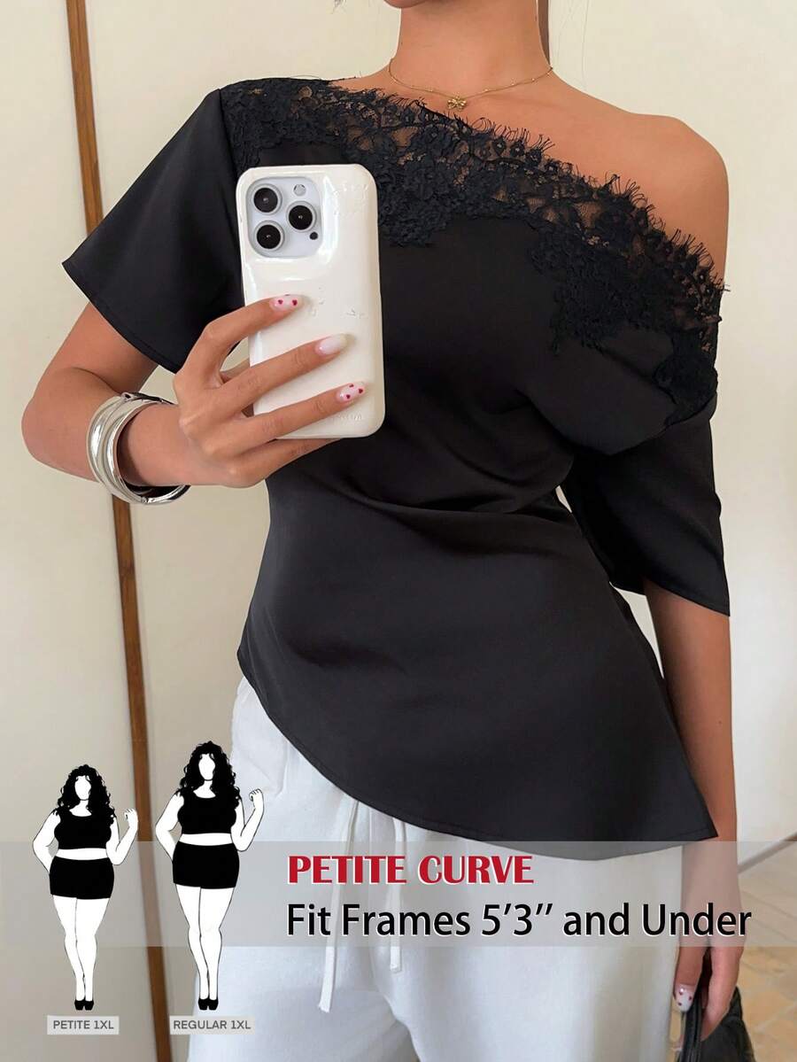 SHEIN PETITE CURVE 大码女式纯色撞色蕾丝不对称肩部时尚衬衫 - 黑色 - 查看 1