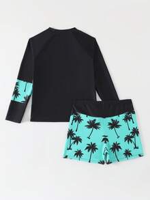 SHEIN 男童两件套泳衣，薄荷绿底色，插肩袖设计，正面印有白色“SURF”字母，侧面和袖子印有薄荷绿棕榈树图案，黑色纯色薄荷绿棕榈树印花泳裤，针织数码印花，时尚休闲，适合游泳、夏季度假、海滩、泳池派对等场合。 - 彩色 - 查看 2