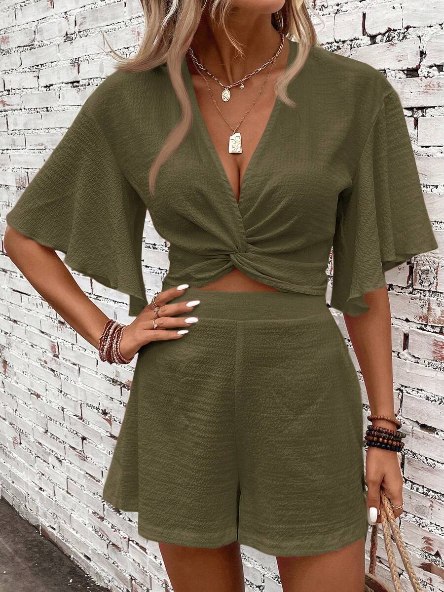 SHEIN Clasi Setelan Dua Potong Atasan Crop Top Lengan Kupu-kupu dengan Detail Lipatan di Bagian Depan dan Celana Pendek - Hijau Tentara - View 1