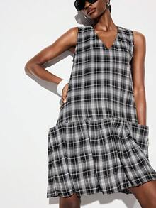 Aveloria GENKIRA Black And White Checkered,Summer,Casual,Vacation Women's Plaid Deconstruction Sleeveless V-Neck Loose Straight Dress,Pleated Hem,College Style - Black and White - View 7