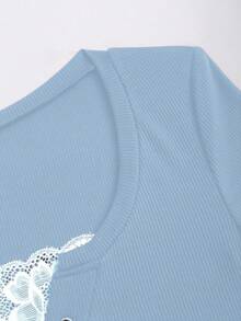Sweetra Kaos Wanita Streetwear Lengan Pendek Warna Polos dengan Manset Setengah Terbuka dan Hiasan Renda Eyelet - Baby Blue - View 6