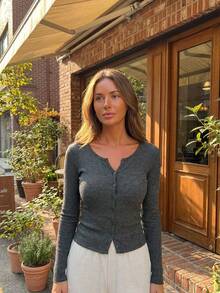 DAZY Women's Solid Color Single-Breasted Ribbed Long Sleeve Cropped T-Shirt - Grey - View 7