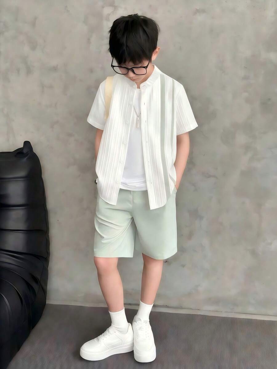 SHEIN Mirajuku Set de 3 piezas para niños preadolescentes: Camisa blanca con estampado floral en contraste, pantalones de corte holgado con color en contraste y bufanda - Verde - Ver 1