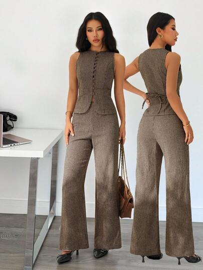 SHEIN PETITE 棕色复古千鸟格套装，女士千鸟格单排扣马甲和长裤休闲通勤两件套，马甲长裤套装，棕色长裤套装，正式长裤套装，千鸟格长裤套装，无袖上衣和长裤，千鸟格套装，阔腿裤套装，女士马甲套装，修身套装，简约职业装，秋季办公室时尚。冬季粗花呢两件套，无袖两件套，棕色粗花呢套装，女士粗花呢套装，褶裥粗花呢套装，女士休闲两件套。